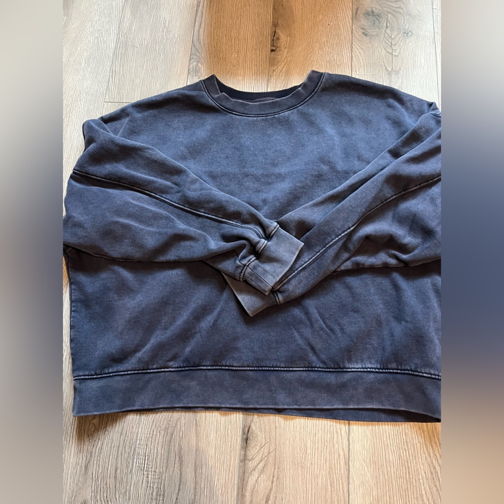 GAP washed blue crewneck